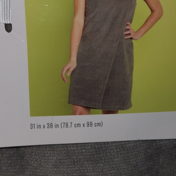 Room Essentials Shower Wrap - Picture 2 of 3